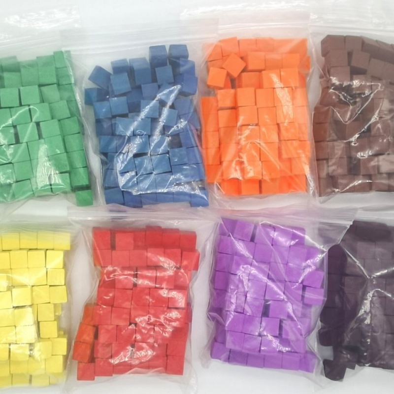 Board Game Sequence - 100 ชิ้น/ล็อต 10 มม.ไม้ก้อนลูกเต๋าที่มีสีสันหมากรุกชิ้นมุมขวาสําหรับ Token ปริศนาเกมกระดาน