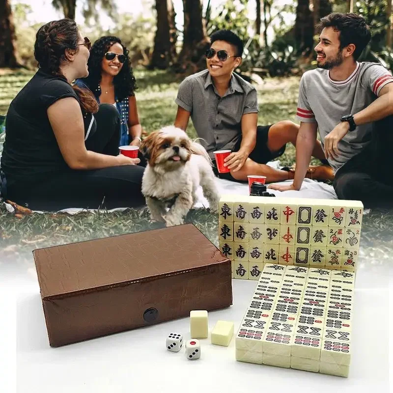 Board Game Family - ชุดเกมไพ่นกกระจอกจีน 144 แผ่นกระเบื้องขนาดเล็กสลักลายสีขาวสำหรับการสังสรรค์ในครอบครัวสำหรับเกมกระดานสไตล์จีนเวลาว่างของครอบครัว