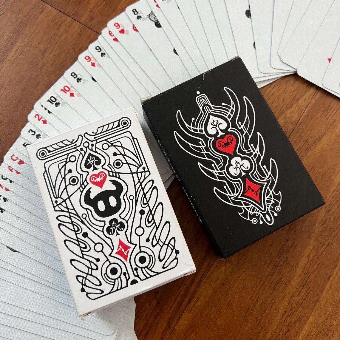 ชุดการ์ดโป๊กเกอร์ฮอลโลว์ไนท์มา - Board Games บทวิจารณ์และราคา